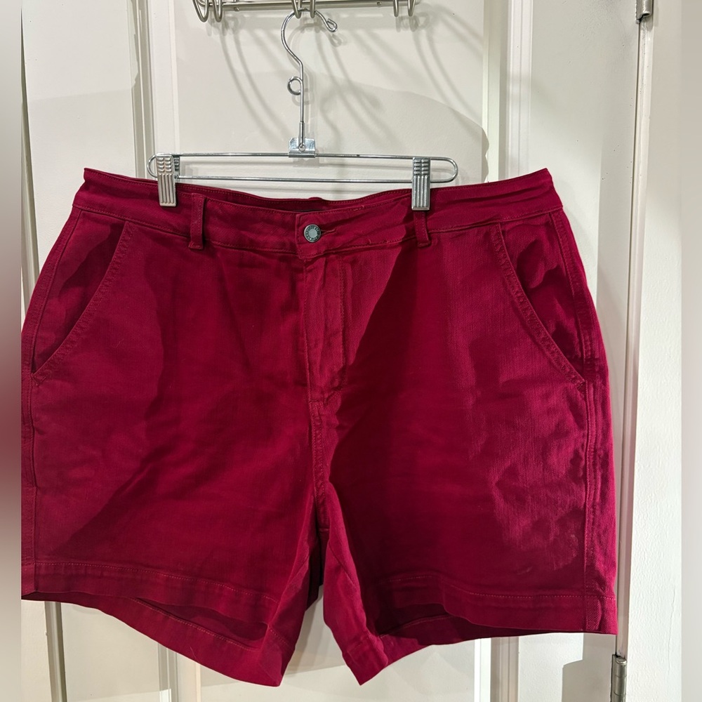 Judy Blue Women's burgundy Shorts